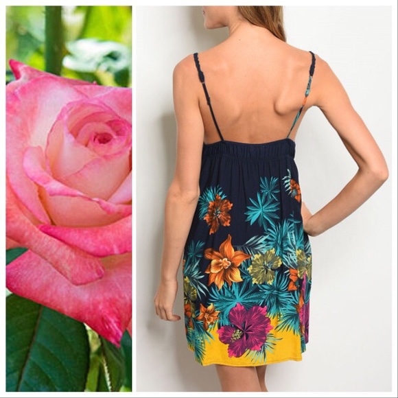 *LAST ONE* Tropical Lounge Wildflower Tunic Mini - Picture 3 of 8
